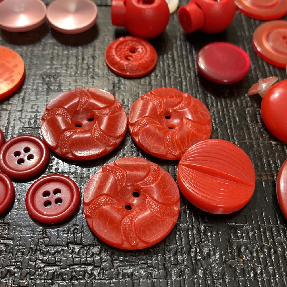 Assorted Vintage Sewing Buttons - Red & Pink Mix! - Picture 2 of 6
